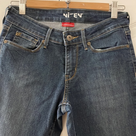 Denizen modern boot cut jeans 29” inside seam SIZE4S - Picture 2 of 7
